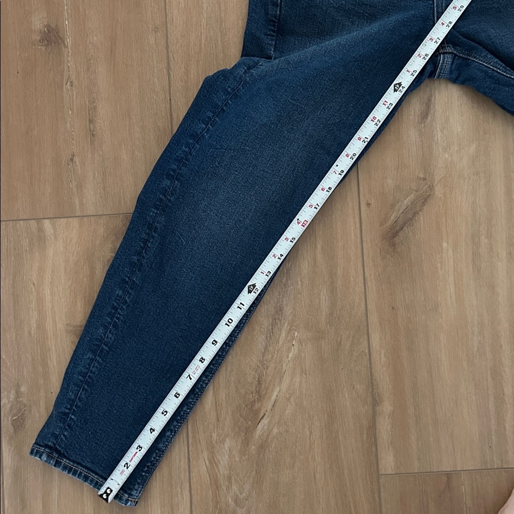 Like new - AMERICAN EAGLE Mom Jeans - Picture 12 of 13